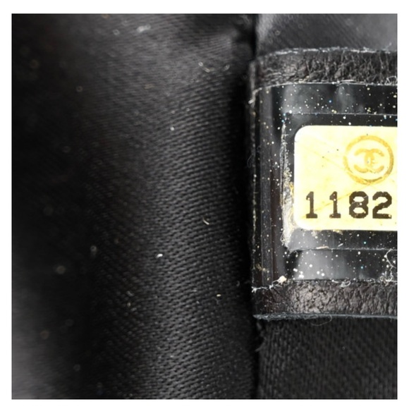 CHANEL Large Quilted Lambskin Hobo Black - Picture 7 of 11